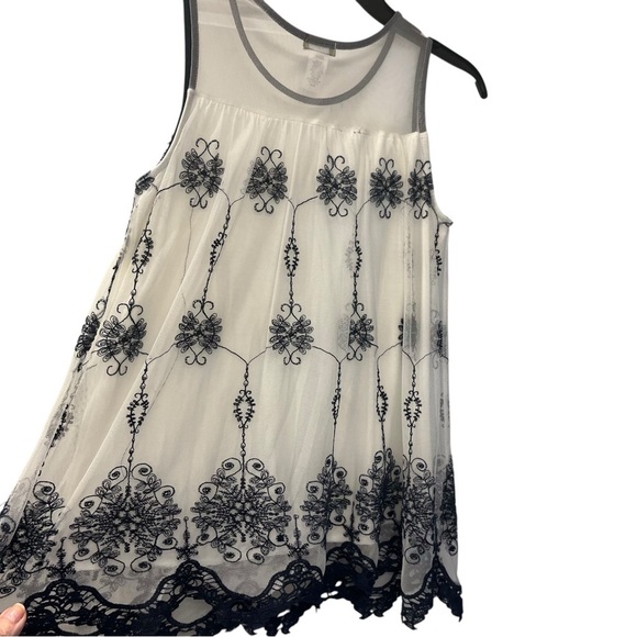 Lavish Cream & Navy Mesh Overlay Sleeveless Embroidered Lace Trim Top Sz S - Picture 1 of 7